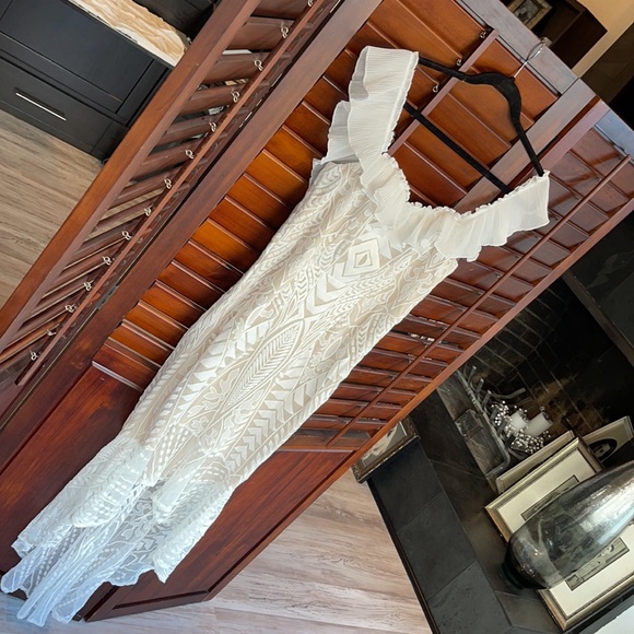 Like New off the shoulder, tan and white lace, high to low dress - Picture 5 of 5